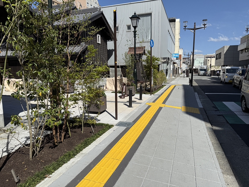 山梨県甲府市 紅梅北通り 小江戸甲府花小路前のストリートプリント施工